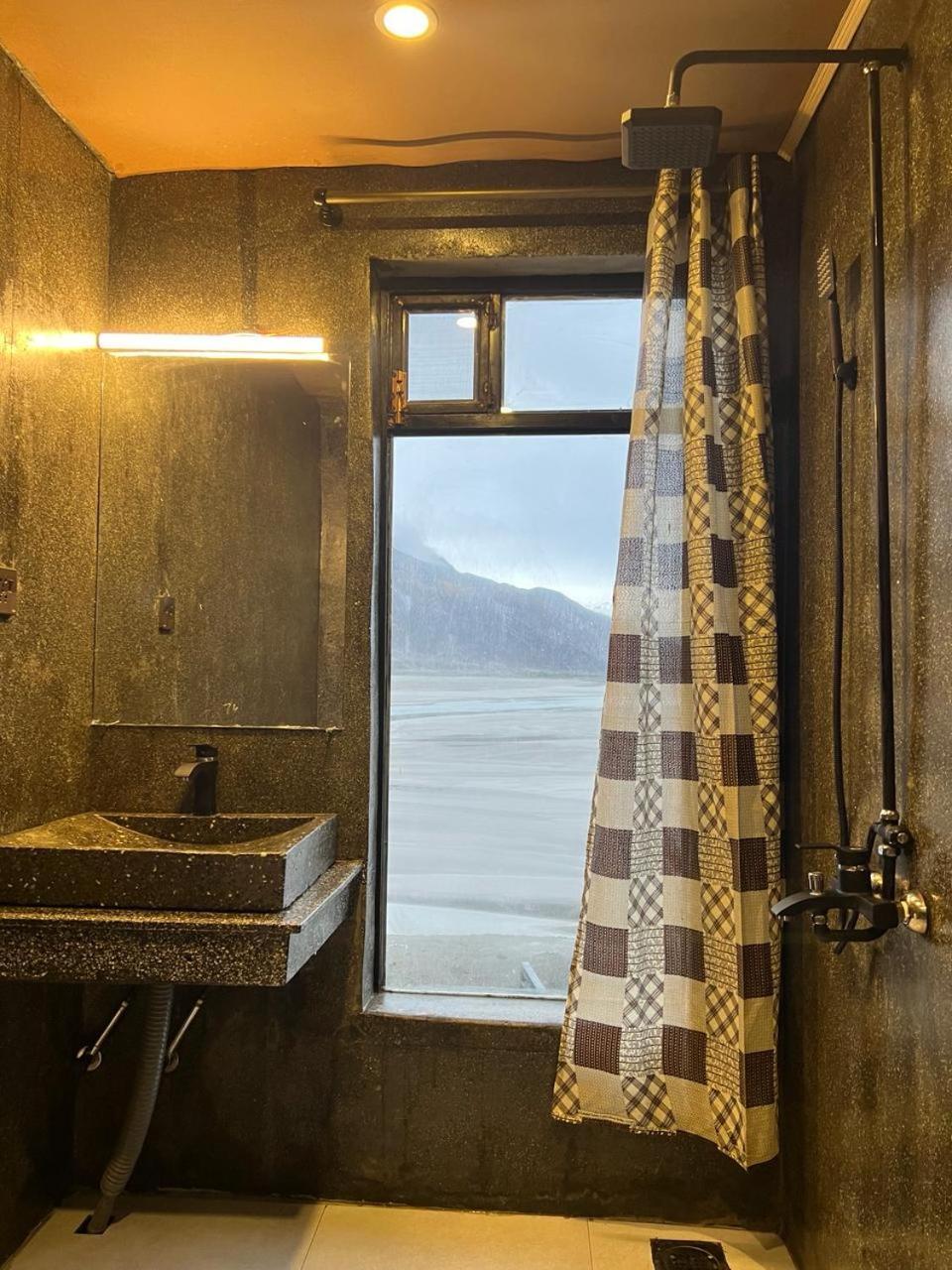 Eat And Read Hotel Skardu Rom bilde